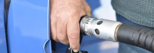 Les stations essence prises d'assaut : quelques pompes à sec dans...