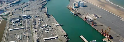 Vent violent : un Ferry à Calais s'échoue