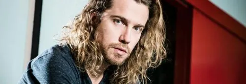 Des nouvelles dates pour la tournée acoustique de Julien Doré