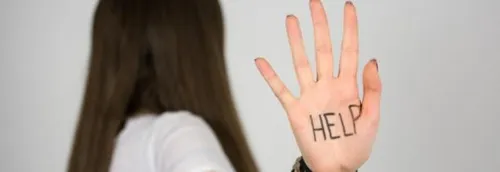 Confinement: le 114, accessible par SMS aux femmes victimes de...