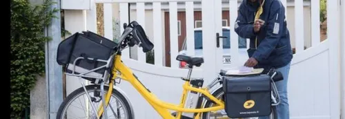 Coronavirus: les facteurs distribuent le courrier un jour de plus