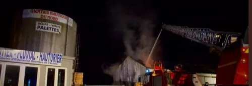 Seclin: incendie dans un entrepôt de bateaux