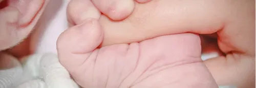 Le congé paternité bientôt obligatoire et allongé à un mois ?