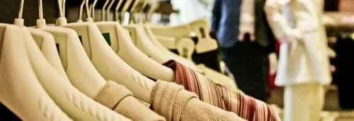 Les magasins pourront ouvrir le dimanche en janvier dans le...