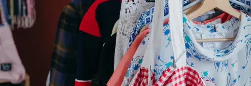 Une vente de vêtements au kilo à Lille