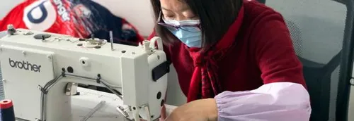 Des maillots du LOSC transformés en blouses pédiatriques