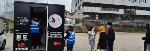Secours Populaire :  distribution de colis d'urgence pour les...