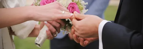 Mariages, baptêmes et obsèques deviennent « motifs impérieux »