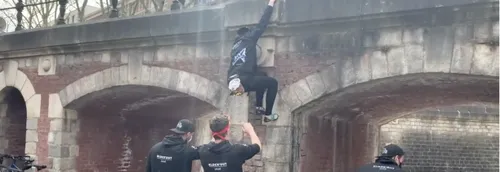 Grimper sur les façades lilloises pour réclamer la réouverture des...