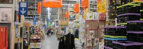 Les centres commerciaux de moins de 10 000 m2 vont rouvrir dans le...