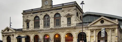 Pass sanitaire : des bracelets bleus pour les passagers en gare...
