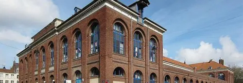 Une expo-vente solidaire à la Halle aux Sucres de Lille