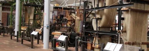 Un atelier pour confectionner des bonnets à la Manufacture de Roubaix