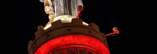 Les bâtiments de Lille en rouge et blanc pour soutenir le LOSC