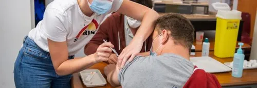 La mairie de Lille poursuit en mars la vaccination dans ses quartiers