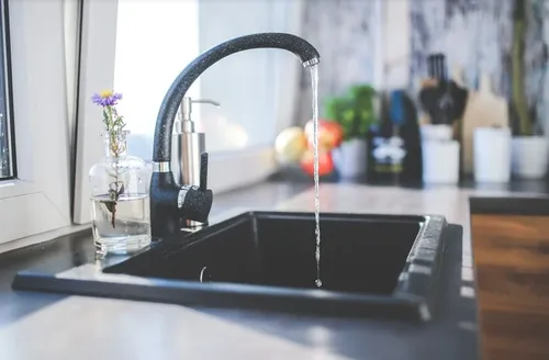 L'eau du robinet de 105 communes sous surveillance dans la région