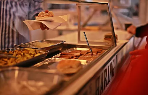 La Région renouvelle les 100 repas au restaurant universitaire pour...