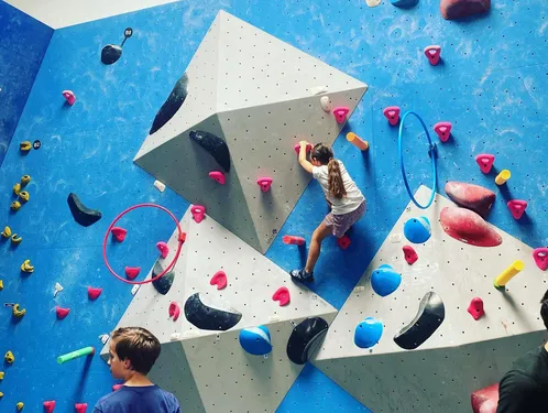 Découvrir l'escalade en soutenant l'association Ruban Rose