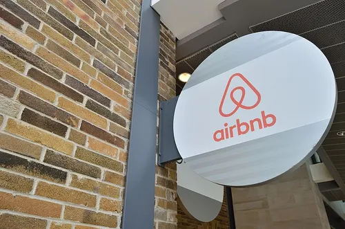 Des logements Airbnb pour les victimes de violences dans le...