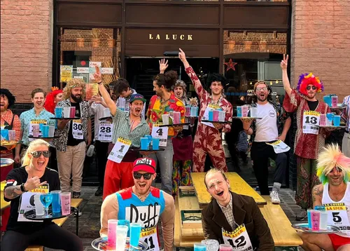 Une nouvelle course de garçons et filles de café à La Luck