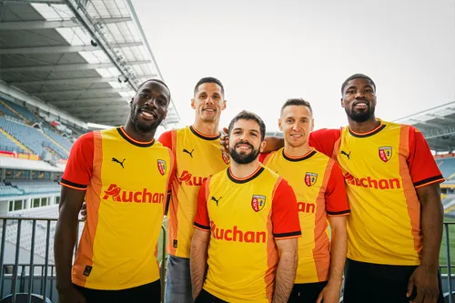 Le RC Lens dévoile son nouveau maillot de façon originale