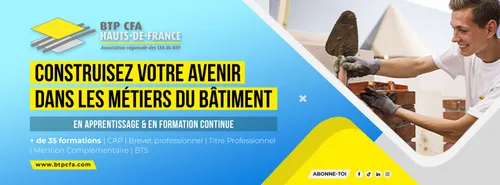 Les portes ouvertes du bâtiment dans la région