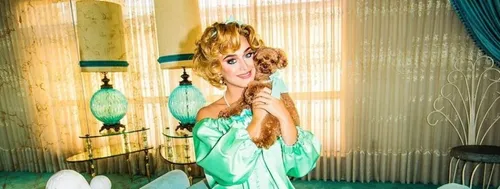 "Small Talk" : Katy Perry accro à son chien dans le clip !