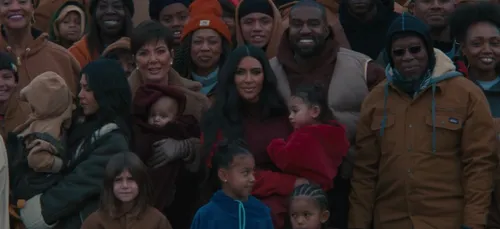 Kanye West met en scène sa famille dans son nouveau clip