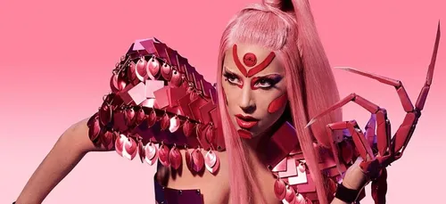 Lady Gaga reporte la sortie de son album