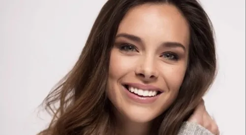 Marine Lhorphelin, Miss France 2013 et interne à l'hôpital dénonce...