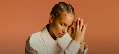 Good Job : Alicia Keys chante pour ceux qui luttent contre le...