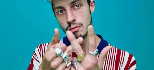 Lacoste met un terme à sa collaboration avec Roméo Elvis