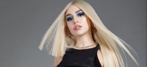 Ava Max célèbre (déjà) Noël !