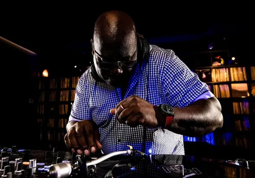 Carl Cox : Irresponsable de faire la fête en pleine pandémie