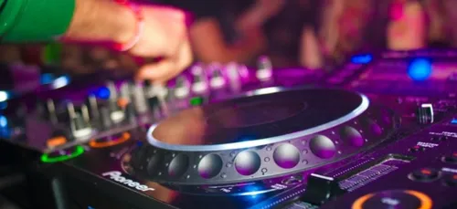 Free party du nouvel an : les organisateurs défendent « une ardeur...