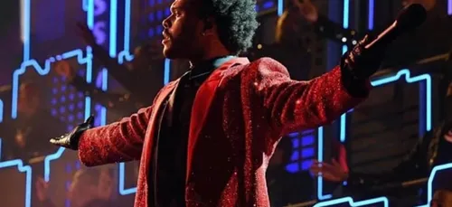 Revivez en intégralité le show de The Weeknd à la mi-temps du Super...