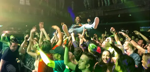 Oui, la loi vous permet de faire la fête chez vous...