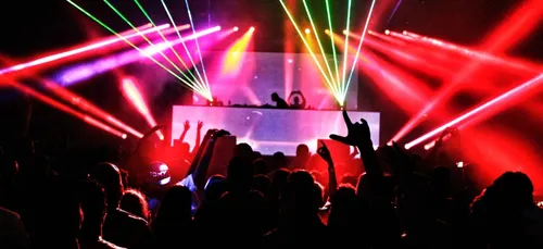 Les discothèques pourraient rouvrir le 1er juillet avec Pass...