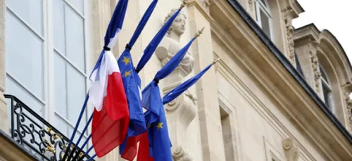 La France en deuil met ses drapeaux en berne et frappe de nouveau...