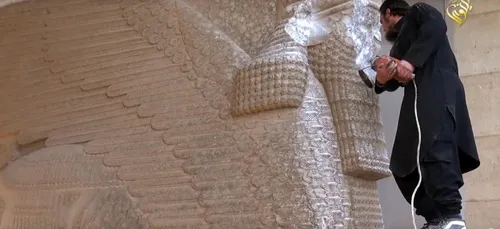 L'EI dÃ©truit des trÃ©sors antiques en Irak, retient 220 chrÃ©tiens...