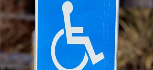 Handicap: promulgation de la loi sur l'accessibilitÃ© des lieux...