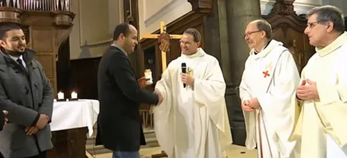 A Lens, des musulmans sont venus protÃ©ger l'Ã©glise pendant la...