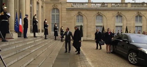 Tunisie: Hollande annonce "un plan de soutien d'un milliard...