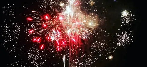 Feux d'artifice : la liste des reportés et des maintenus