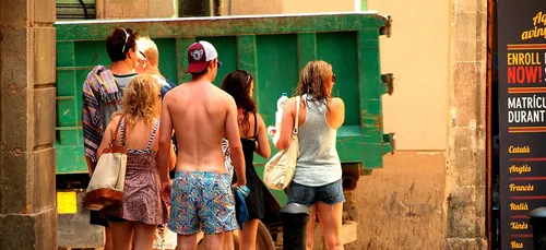 Bandol : se balader torse-nu ou en maillot en ville peut vous...