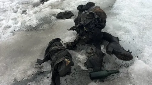 Un couple retrouvé momifié dans un glacier, 75 ans après sa...