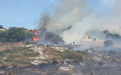 Martigues : le feu est entré dans le village de Carro