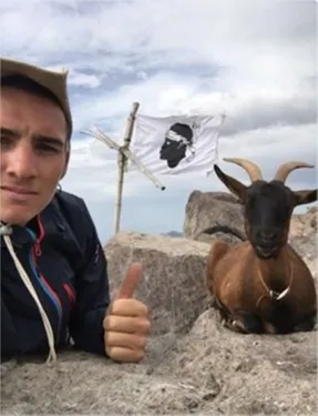 Il part faire le GR20 avec Fanny, sa chèvre !