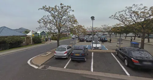 De retour de vacances, ils oublient leur fille sur une aire...