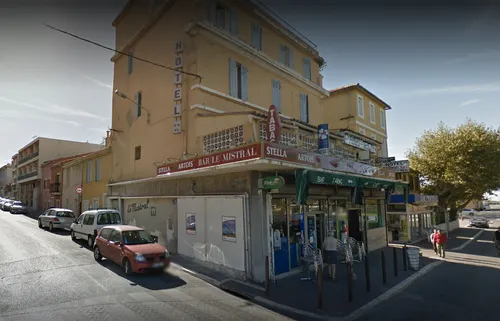 Port-de-Bouc : un hôtel en feu, des personnes évacuées